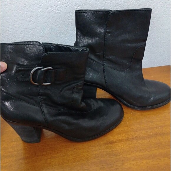 Banana Republic Black Leather Pull on Bootie 3" Heel Size 7 - Picture 1 of 5